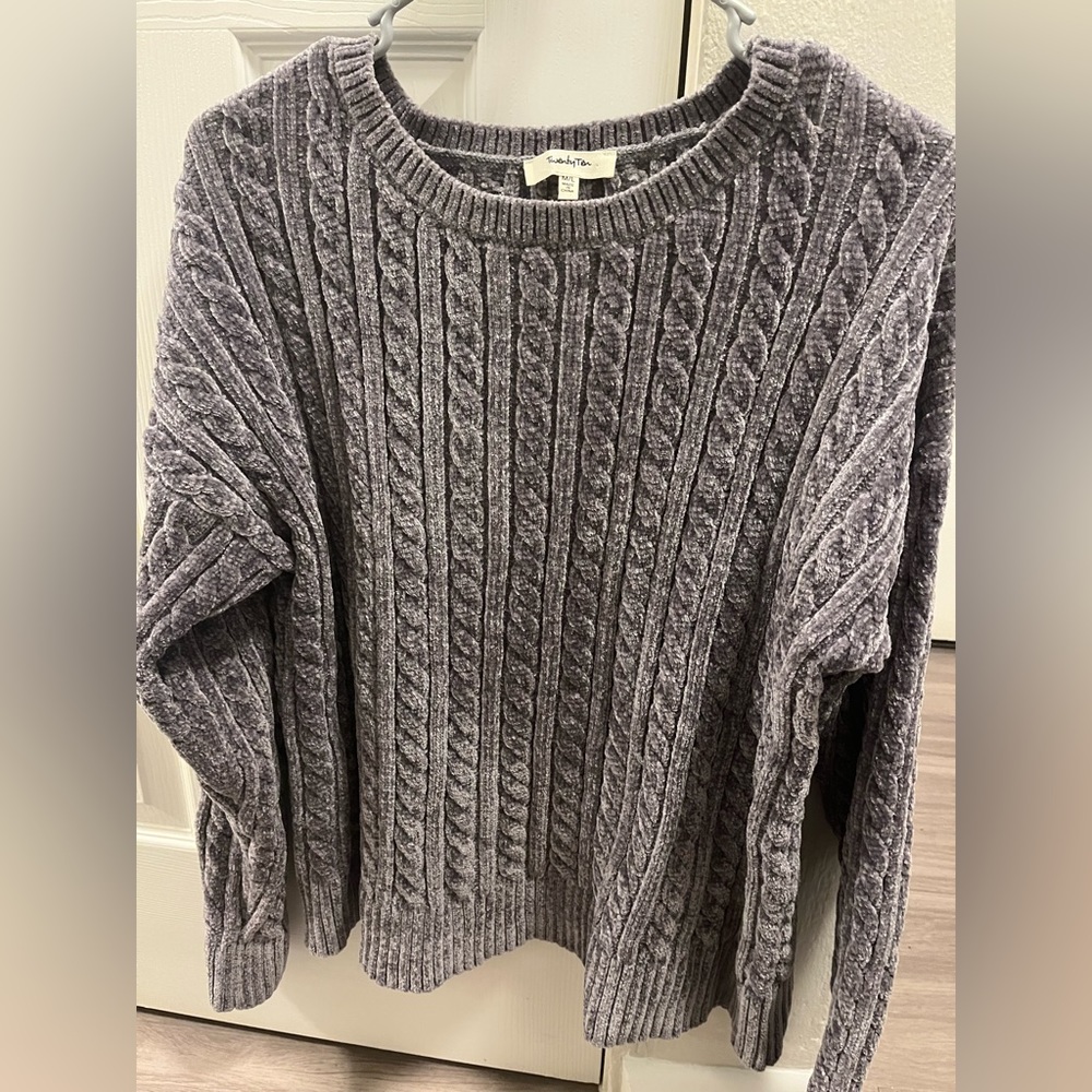 Women’s M/L knit sweater